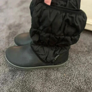 Crocs Women’s Black Rubber Puff Boot Outdoor Winter Snow Puffer Boots Size 6